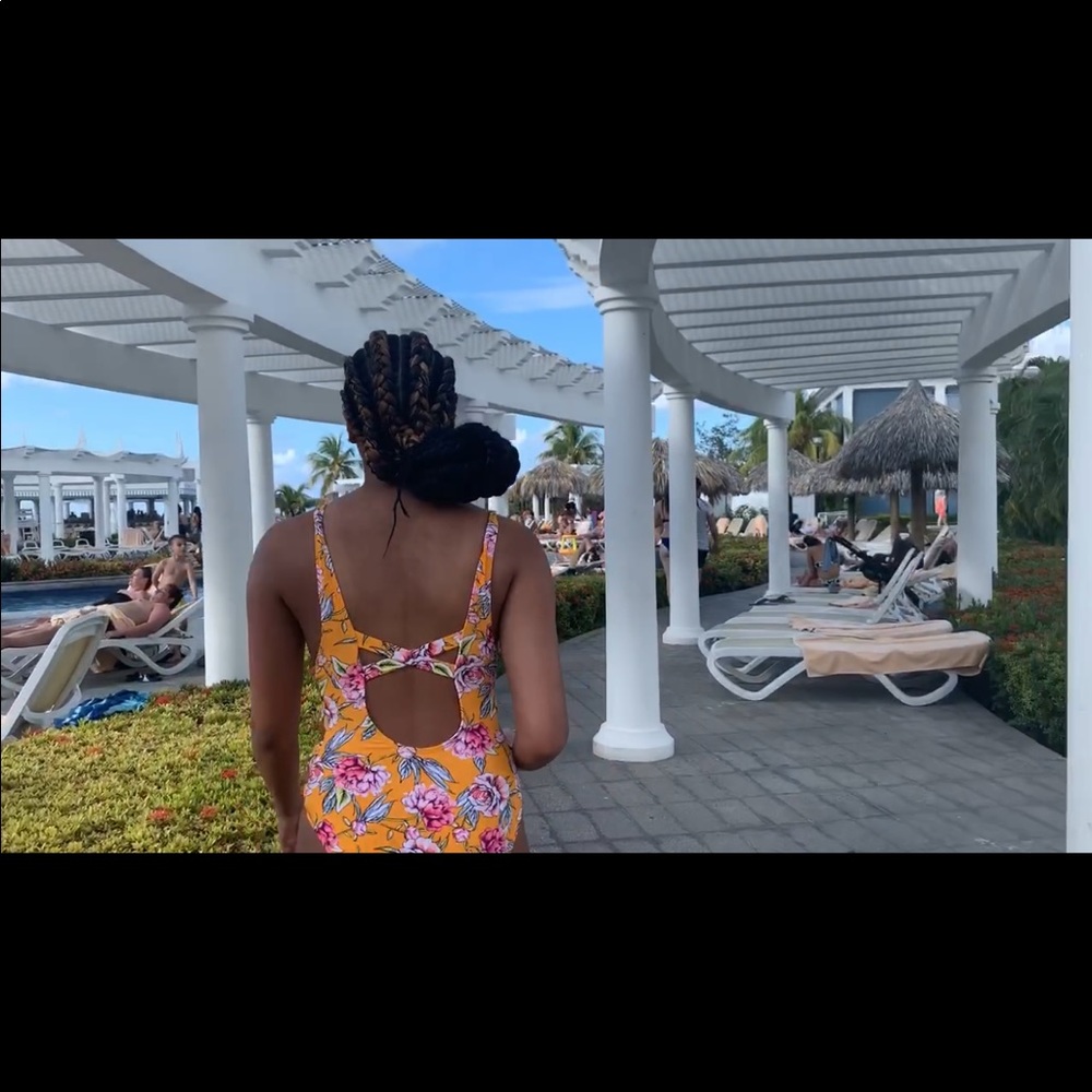 One piece swimsuit - Picture 4 of 4